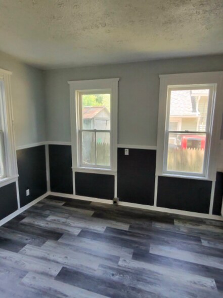 Building Photo - 3124 W 11th Pl