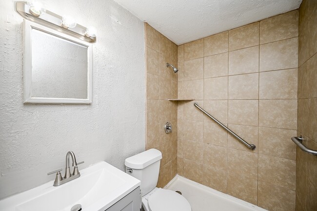 Building Photo - 7221 S Hall St