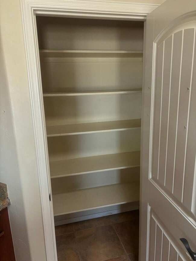 Building Photo - Beautiful Home Available Now!!