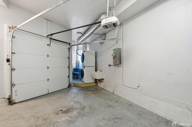 Building Photo - 526 Silver Ave