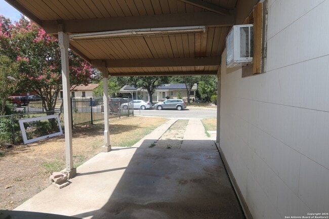 Building Photo - 6010 Shoreview Pl