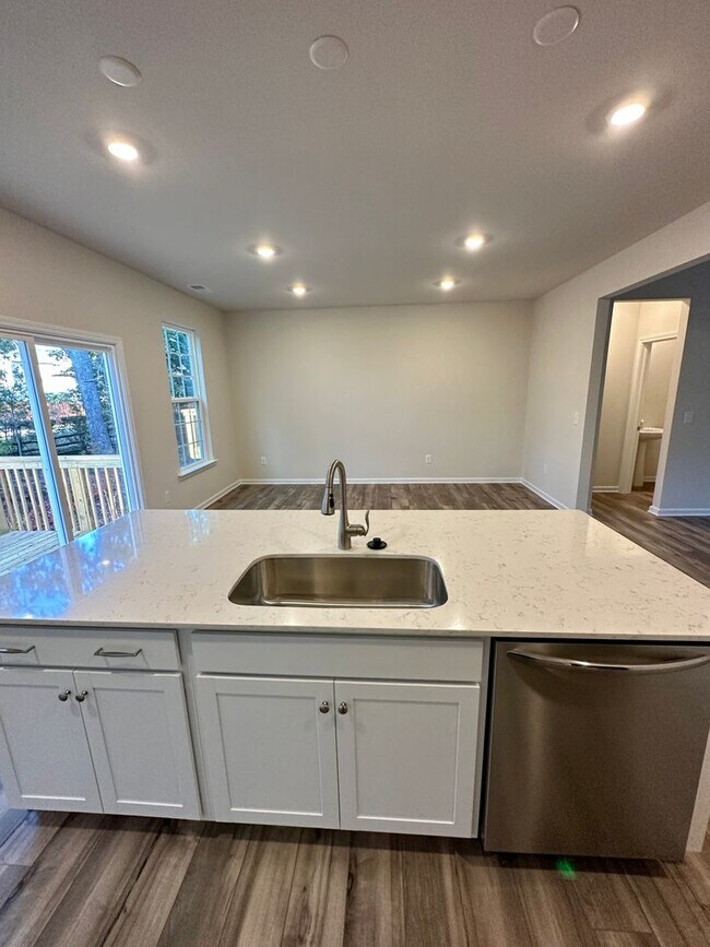 Building Photo - 4BR/3.5 Bath Townhouse in Prime Ballantyne Location; Great Schools