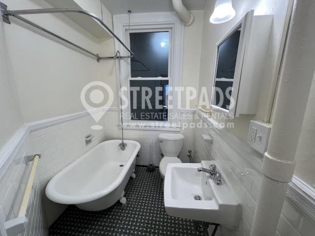 Building Photo - 2 bedroom in Cambridge MA 02139