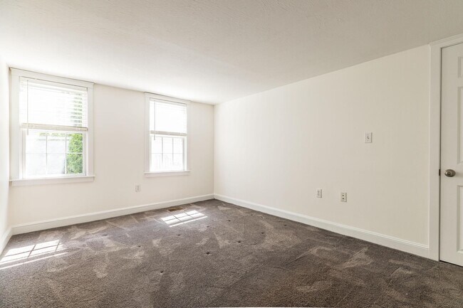 Building Photo - 273 Maplewood Ave