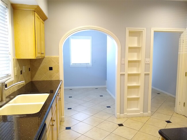 Building Photo - 1722 Haver St