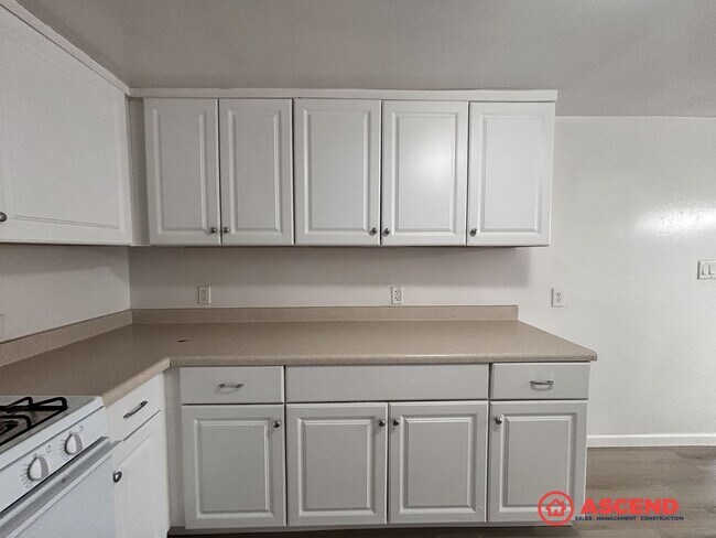 Building Photo - 201 E 1st St