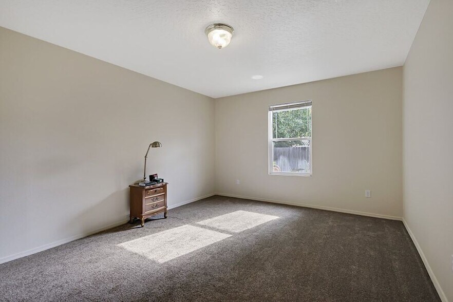 Building Photo - 301 Parkmont Way