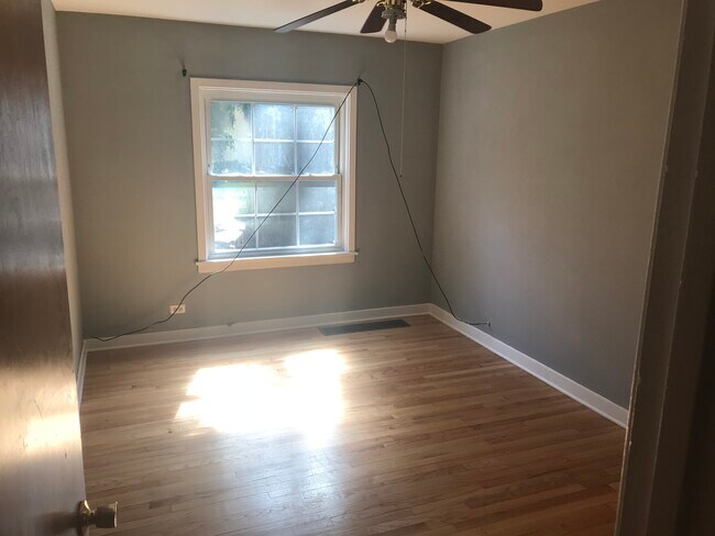 Building Photo - 10518 S Artesian Ave