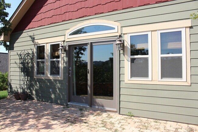 Building Photo - Beautiful home in Medicine Park !!