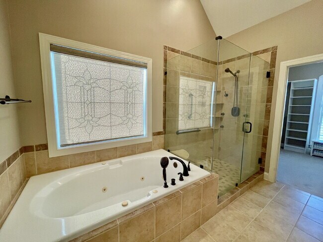 Building Photo - 4 Bed, 2 Bath Nest With Pool In Mariner's Pointe