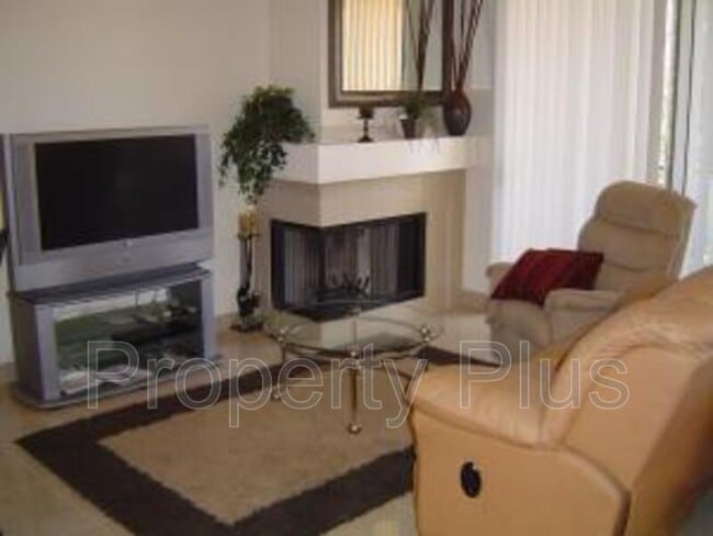 Building Photo - 9708 E Vía Linda