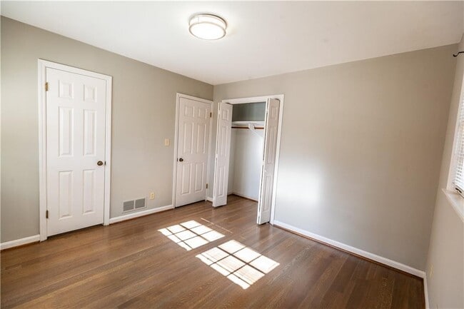 Building Photo - 2418 Sagamore Hills Dr