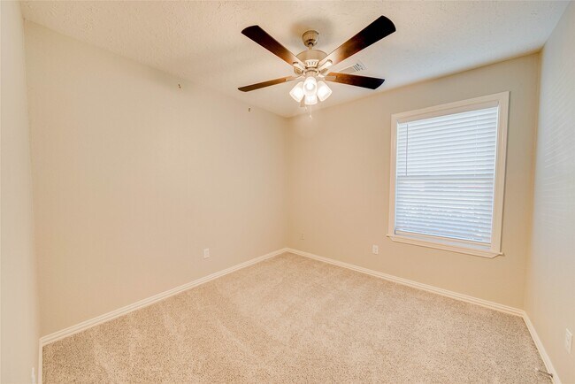Building Photo - 702 Dixie Dr