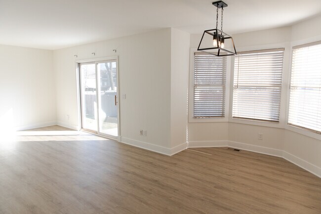 Building Photo - 713 Stevens St