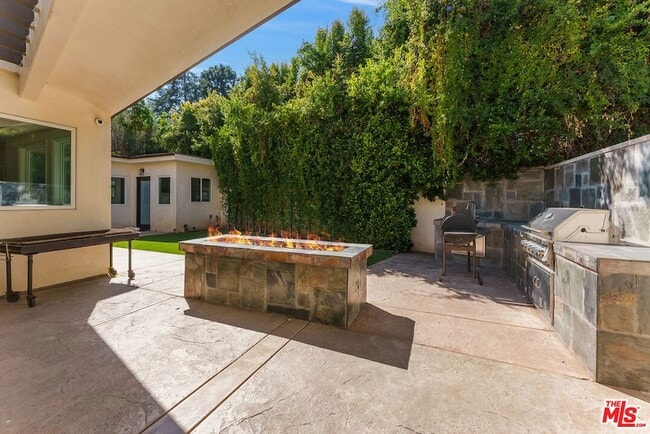 Building Photo - 363 S Saltair Ave