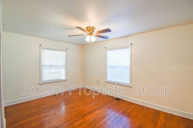 Building Photo - 3022 Cliffdale Rd