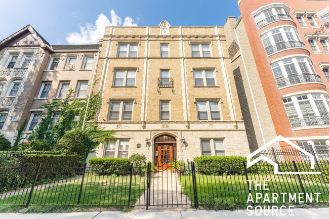 Building Photo - 640 W Wrightwood Ave