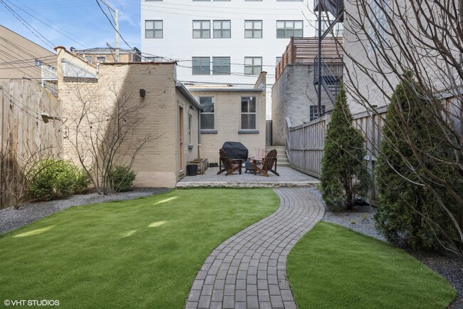 Building Photo - 1065 N Marshfield Ave