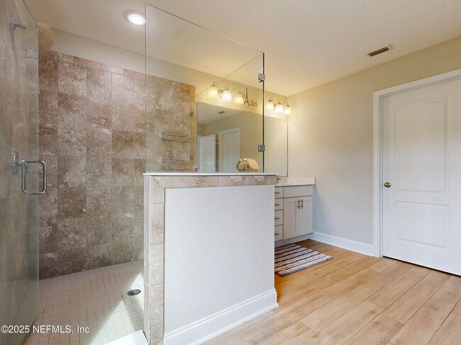 Building Photo - 210 Thistleton Wy