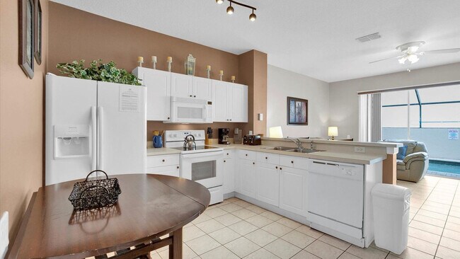 Building Photo - 2326 Silver Palm Dr