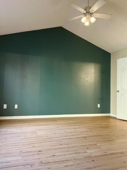 Building Photo - 524 Beverly Dr