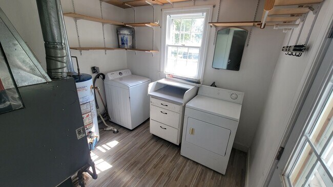 Building Photo - Two Bedroom Home with Fenced In Backyard