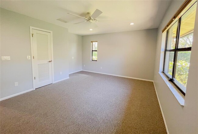 Building Photo - 3502 Sunbeam Dr