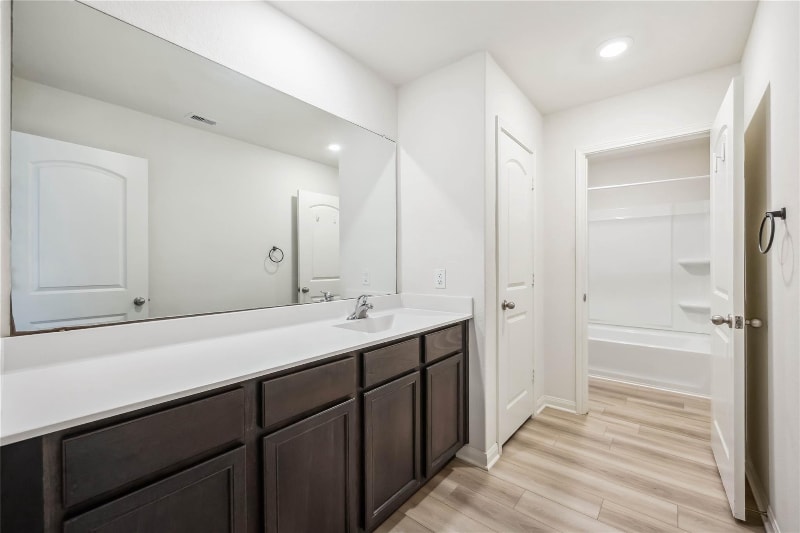 Building Photo - 425 Elaine Vly Dr