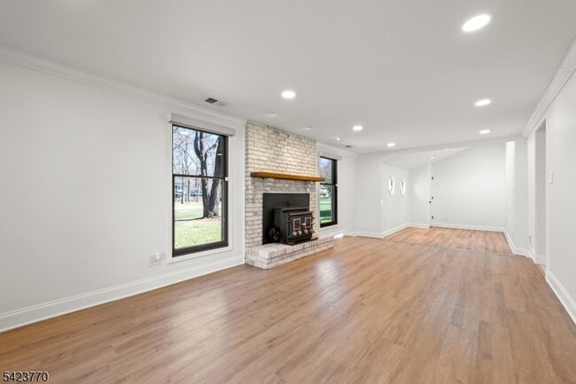 Building Photo - 27 Meadowview Rd