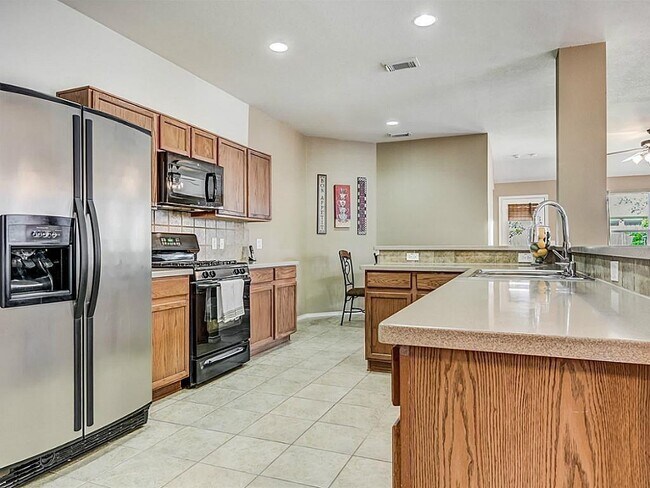 Building Photo - 5803 Kenwood
