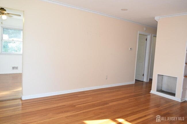 Building Photo - 57 E Tappen St