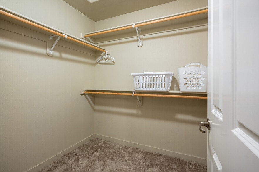 Building Photo - 5 S Kellogg St