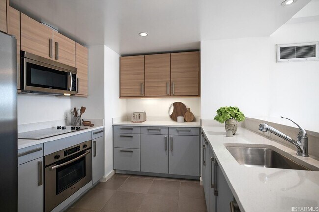 Kitchen - 555 4th St