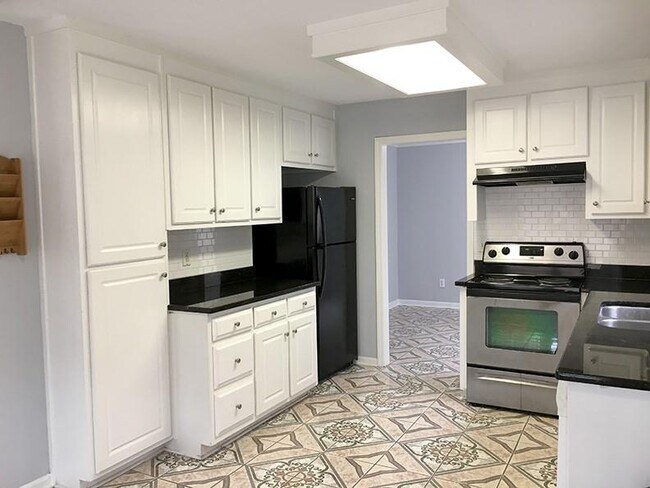 Building Photo - 2515 Freemans Walk Dr