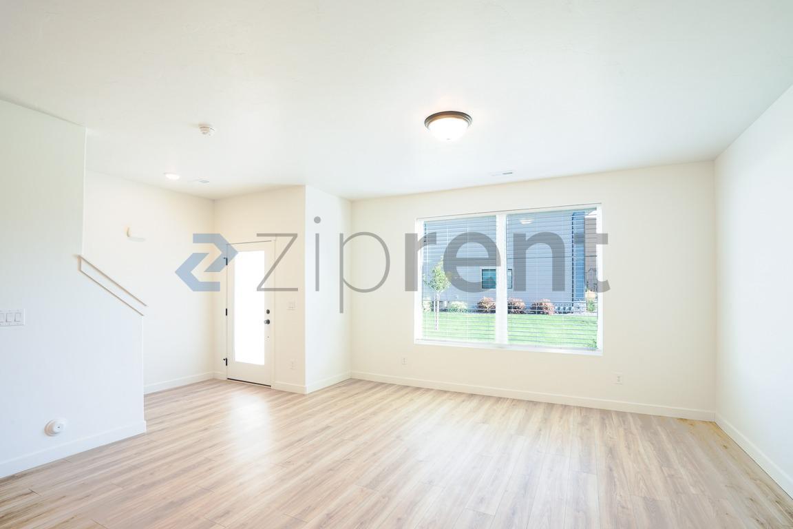 Building Photo - Unit