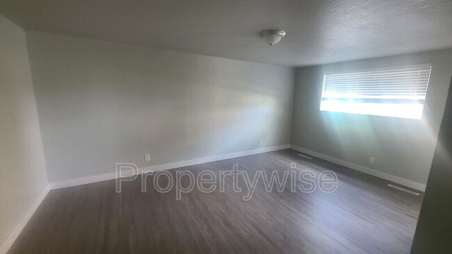 Building Photo - 31 W 1600 N