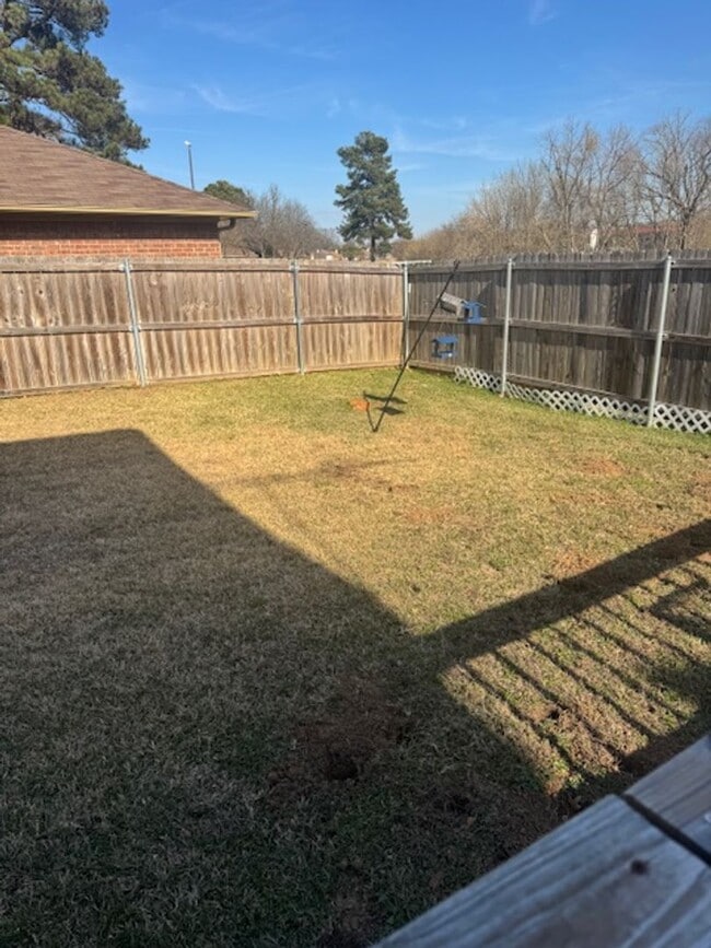 Building Photo - 3/2/2 Gated Community, Fenced Yard, Pool Access