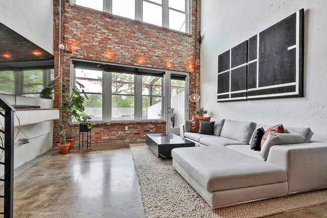 Building Photo - 675 Greenwood Ave NE