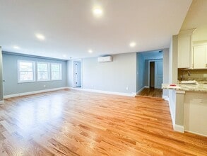 Building Photo - 58 Chestnut St