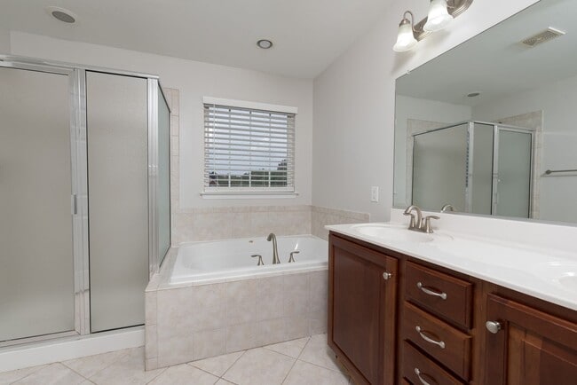 Building Photo - 4102 Pale Moon Ct