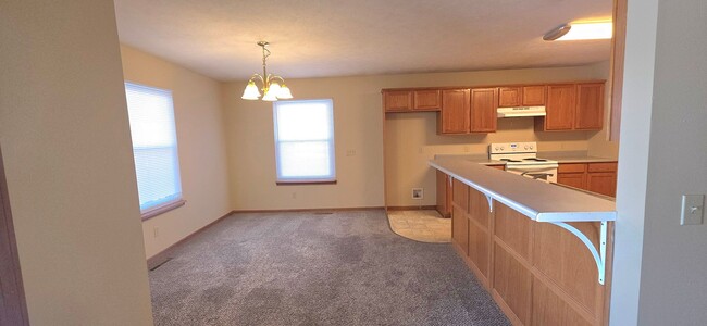 Building Photo - 3 Bedroom 2 Bathroom home in Nixa for $1395!
