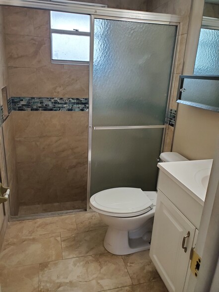 Bathroom - 4261 Island Cir