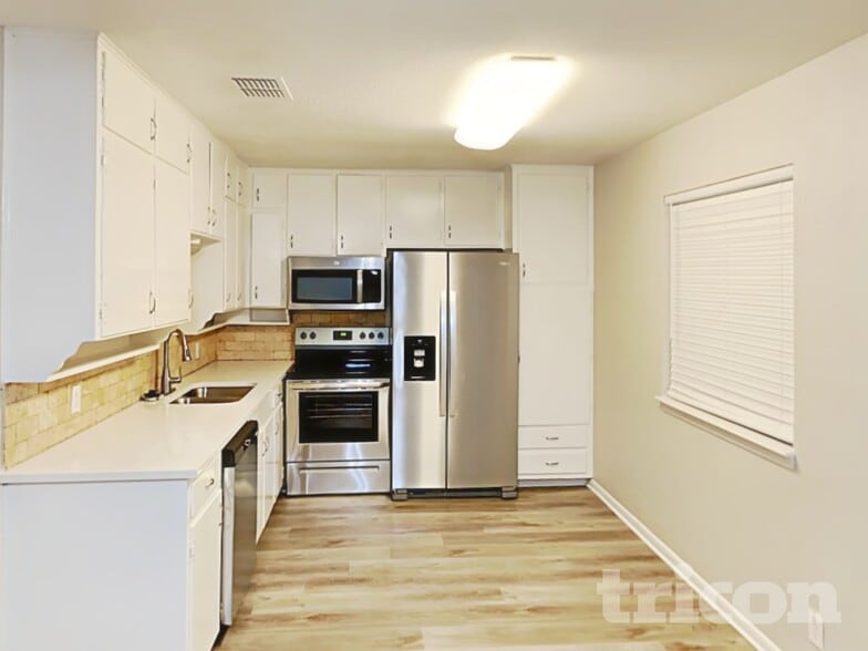 Building Photo - 1133 Norwood Dr