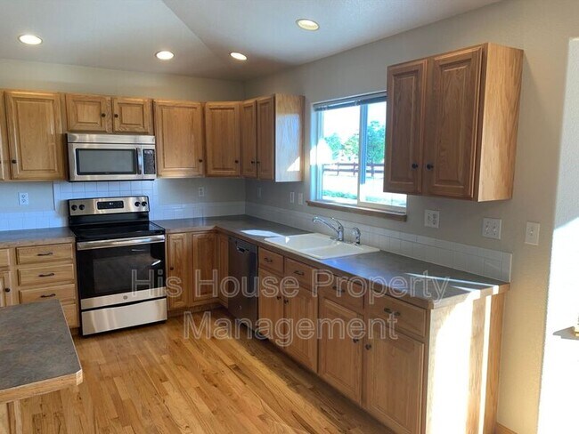 Building Photo - 208 Whitney Bay