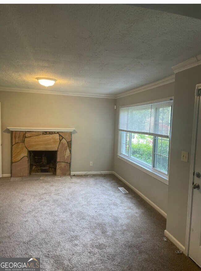 Building Photo - 1589 Pinehurst Dr SW