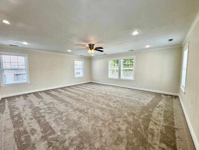 Building Photo - Gorgeous Beach View Home