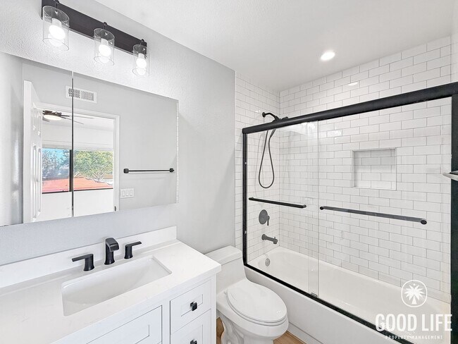 Building Photo - Stunning 2B/2.5BA Condo in Carlsbad For Lease!