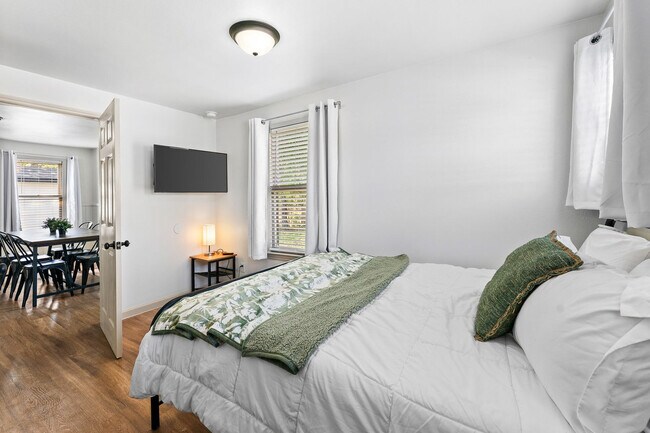 Building Photo - 406 Robert Dr