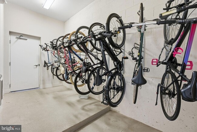 Building Photo - 989 S Buchanan St