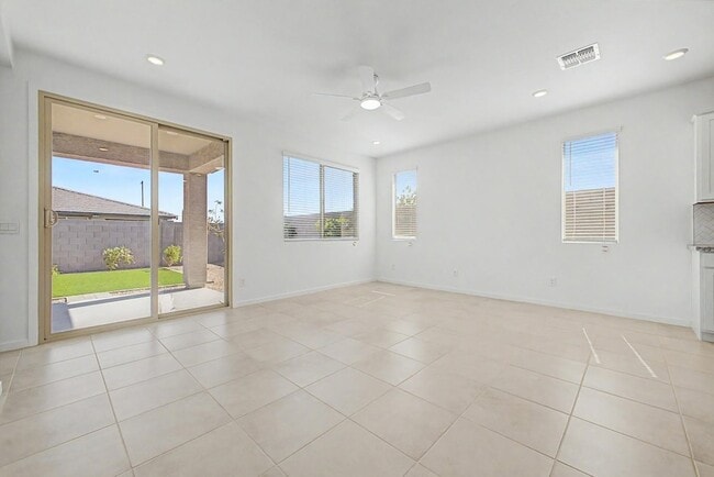 Building Photo - 25291 W Hidalgo Ave